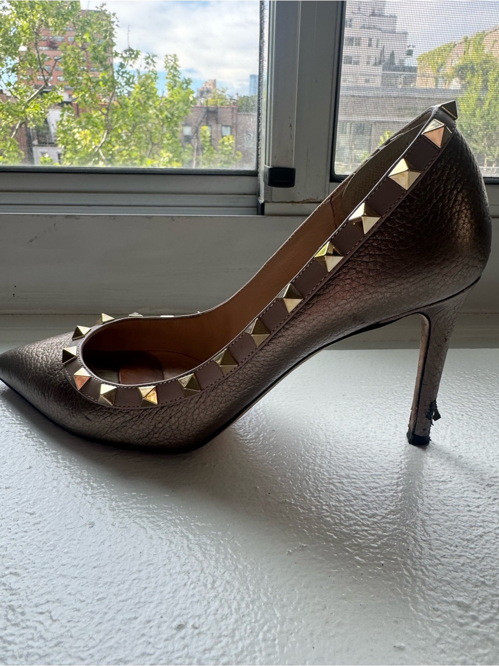Valentino Metallic Bronze Pyramid-Stud Pointed Pump - Picture 5 of 8
